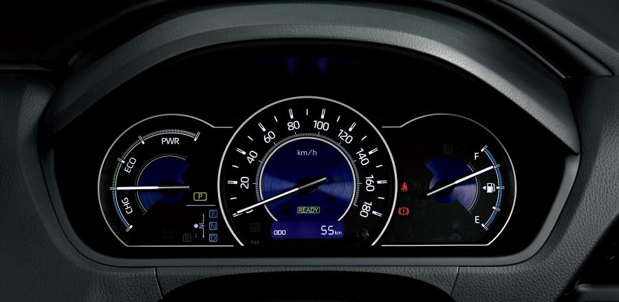 Панель приборов Toyota Voxy ZS Hybrid 2017 года  (фото 4 из 11)